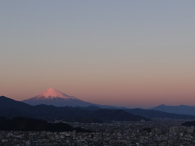 2013年元旦の富士山6｜ホッキョクグマと三角コーン